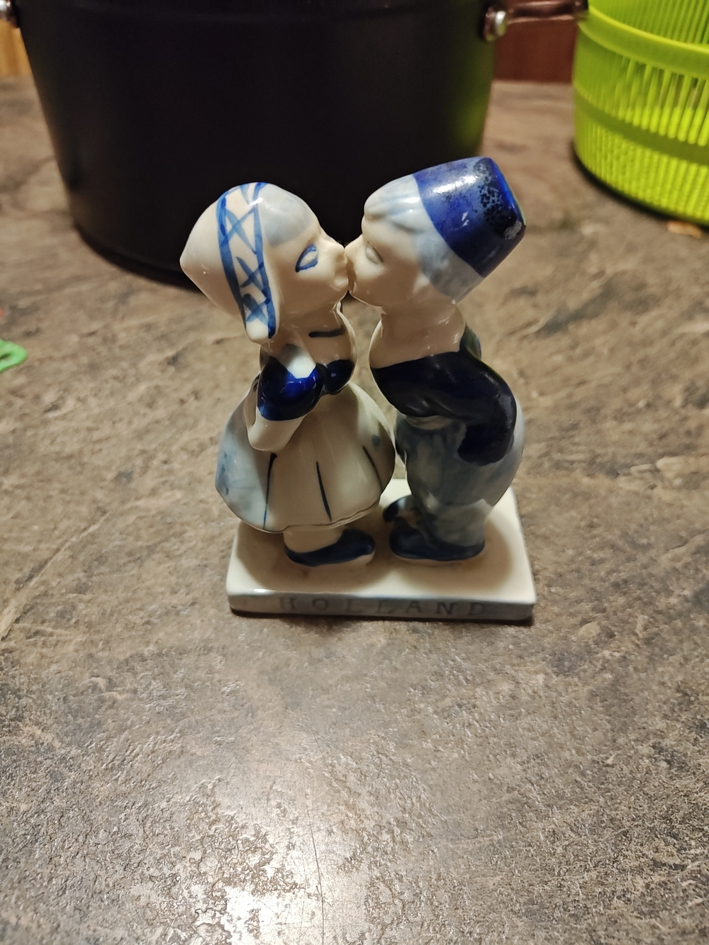 Delft Blue Kissing Dutch Boy & Girl Figurine